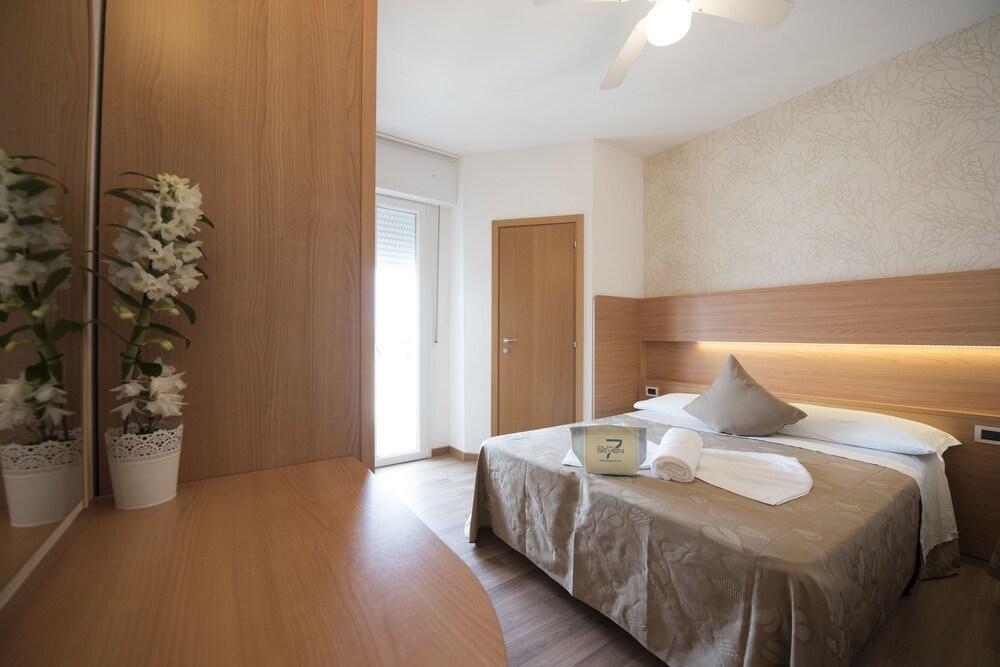 Hotel Seven Rimini Luaran gambar