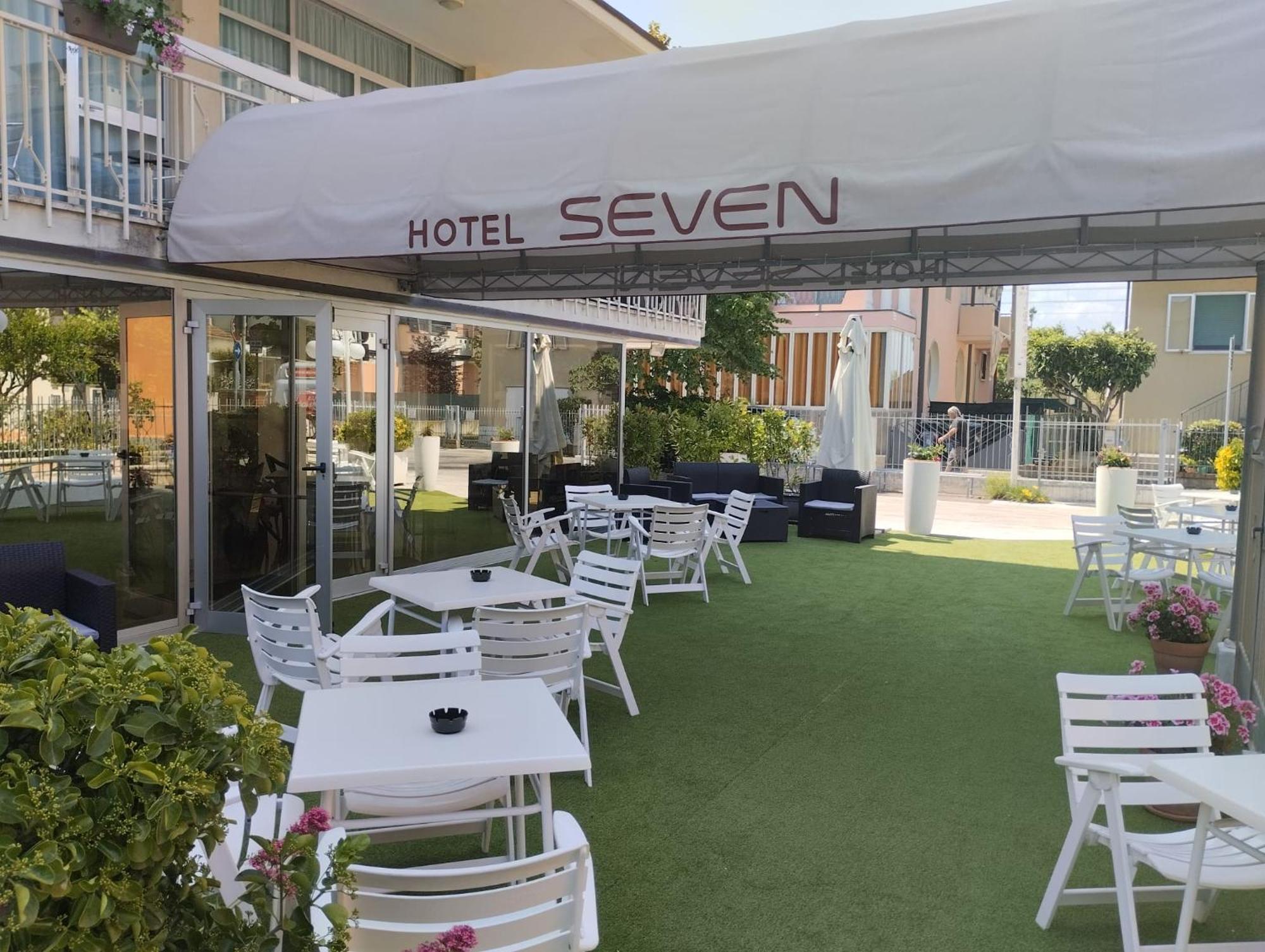 Hotel Seven Rimini Luaran gambar